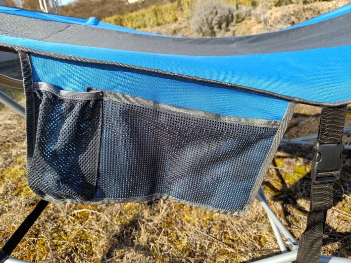 Seitliche Tasche.